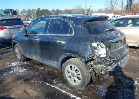 2016 Fiat 500X Lounge z USA, uszkodzony, nr VIN ZFBCFYDT3GP494826